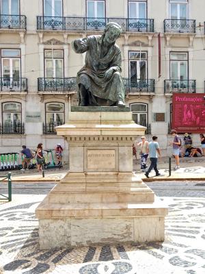 Statue of Antonio Ribeiro