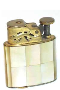 Automatic Lighter Burma Lizard on windscreen