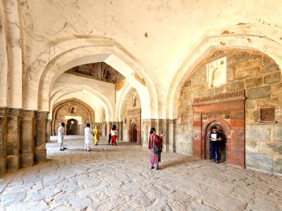 Isa Kahn Mosque