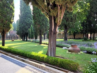 Topkapi Palace 2nd Courtyard Grounds