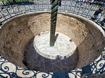 The Serpent Column