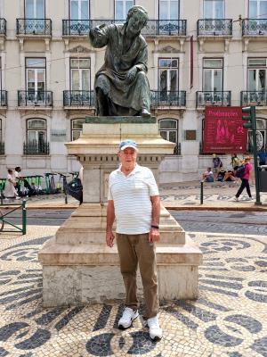 Statue of Antonio Ribeiro
