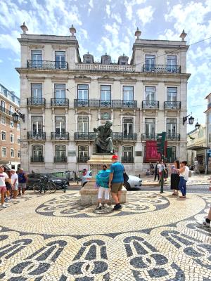 Statue of Antonio Ribeiro