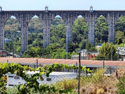 guas Livres Aqueduct