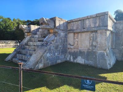 Platform of Eagles and Jaguarsr